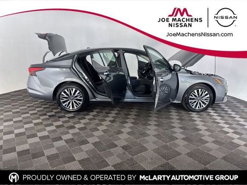 Used 2025 Nissan Altima 2.5 SV image 13
