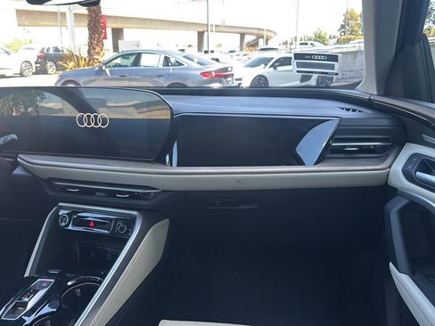 Used 2025 Audi Q5 Premium Plus w/ Premium Plus AWD/4WD image 11