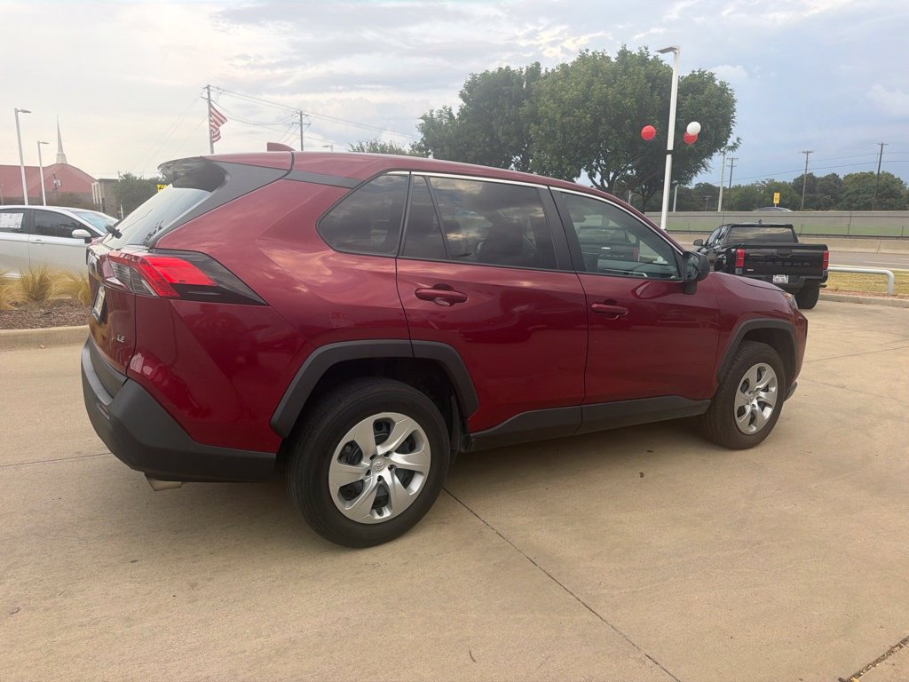 Used 2022 Toyota RAV4 LE FWD image 12