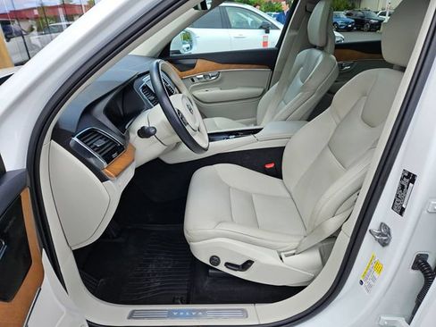 Used 2021 Volvo XC90 T6 Momentum w/ Advanced Package AWD/4WD image 18