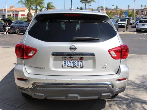 Used 2019 Nissan Pathfinder SL image 8
