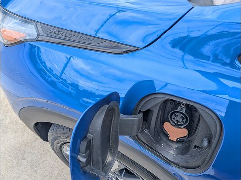 Used 2022 Chevrolet Bolt EUV LT w/ Convenience Package FWD image 13