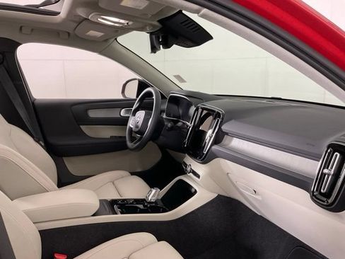 Certified 2025 Volvo XC40 B5 Ultra AWD/4WD image 33