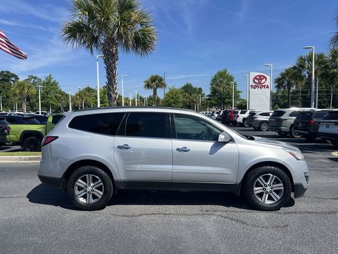 Used 2017 Chevrolet Traverse LT w/ Traveler's Package AWD/4WD image 11
