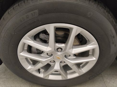 Used 2024 Chevrolet Equinox LT w/ LPO, Floor Liner Package FWD image 31