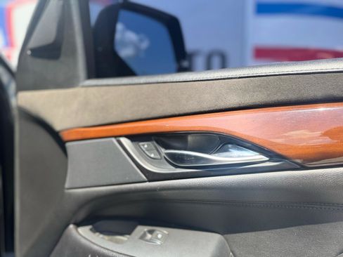 Used 2019 Cadillac Escalade ESV Luxury AWD/4WD image 48