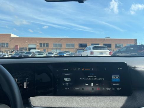 Used 2025 Nissan Kicks SV AWD/4WD image 17