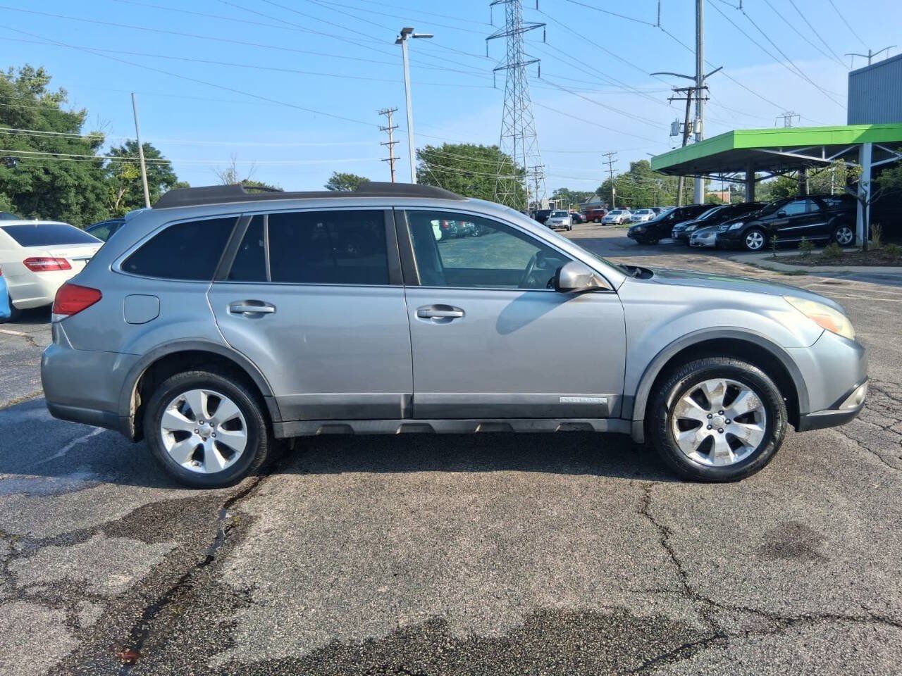 Used 2010 Subaru Outback 2.5i Premium AWD/4WD image 4