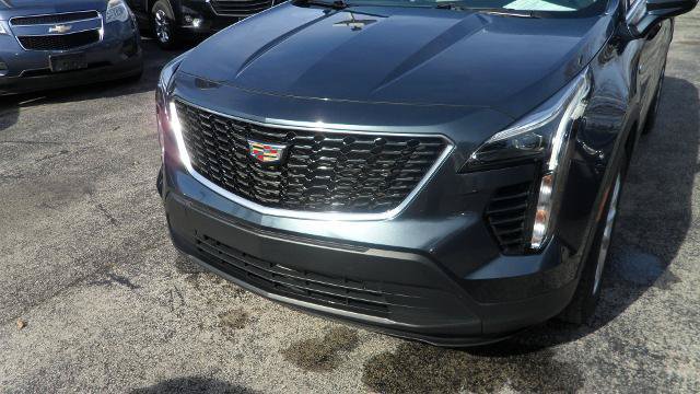 Used 2019 Cadillac XT4 Luxury w/ Cold Weather Package FWD image 4