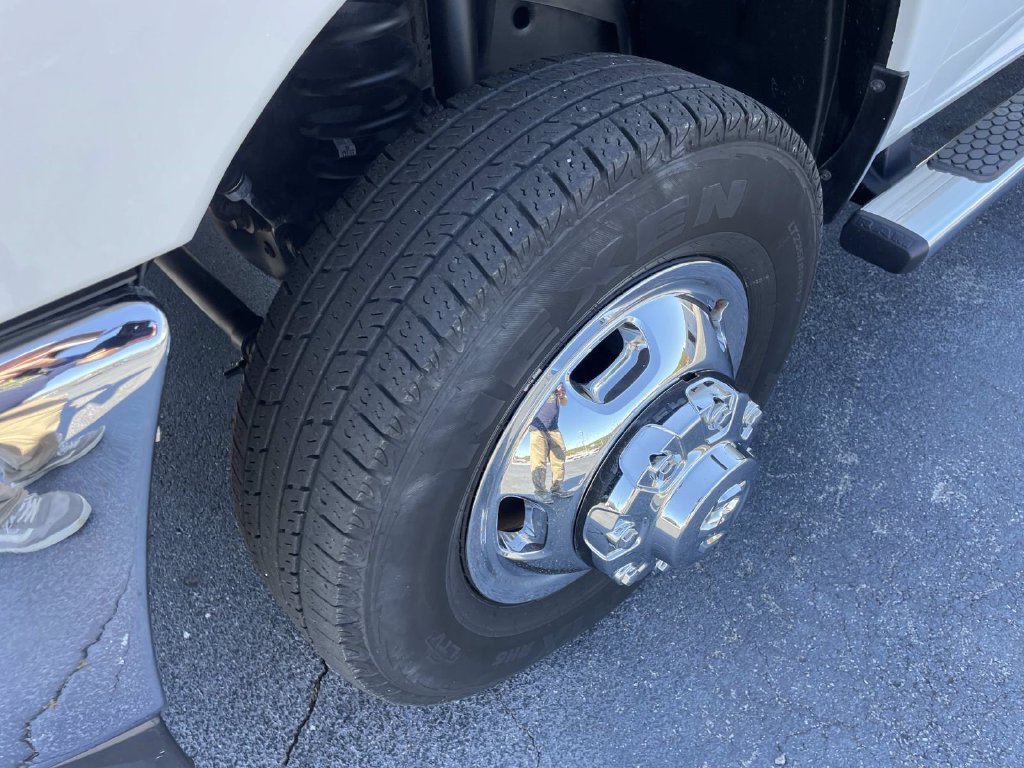 Used 2022 RAM 3500 Tradesman w/ Chrome Appearance Group AWD/4WD image 34