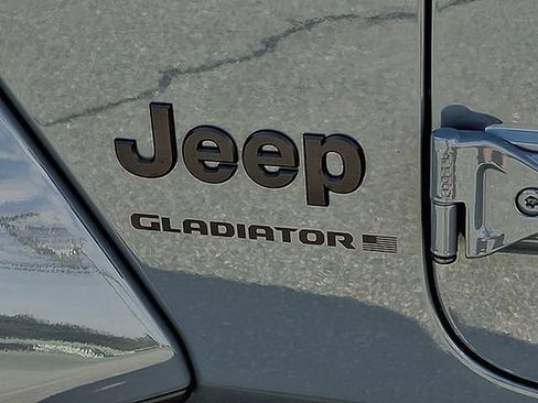 Used 2024 Jeep Gladiator Sport AWD/4WD image 34