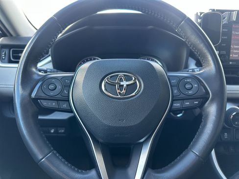 Used 2020 Toyota RAV4 XLE image 22