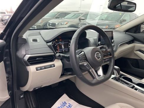 Used 2020 Nissan Altima 2.5 SV image 9