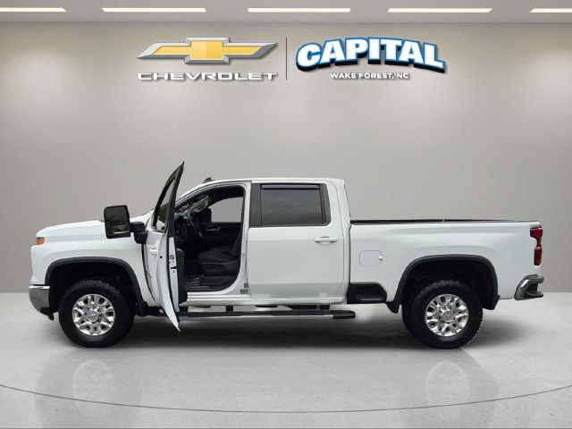 Used 2024 Chevrolet Silverado 2500 LT AWD/4WD image 3