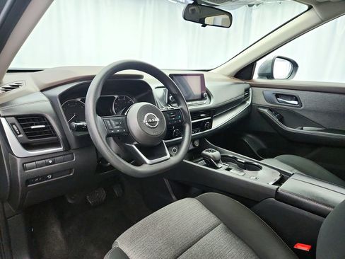 Used 2023 Nissan Rogue SV image 10