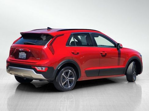 Used 2025 Kia Niro EX FWD image 4