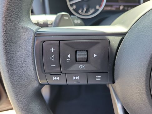 Certified 2024 Nissan Rogue SV FWD image 16