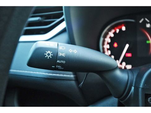 Used 2025 Toyota RAV4 XLE image 17