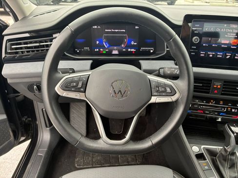 Used 2025 Volkswagen Jetta SE image 27