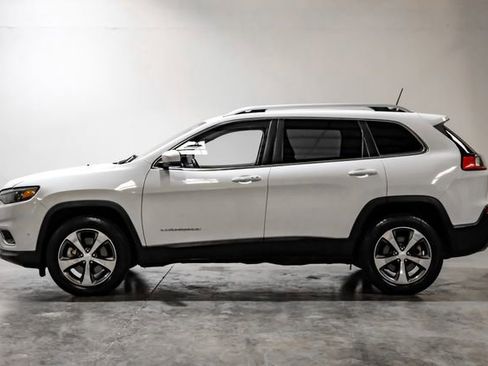 Used 2019 Jeep Cherokee Limited w/ Luxury Group AWD/4WD image 12