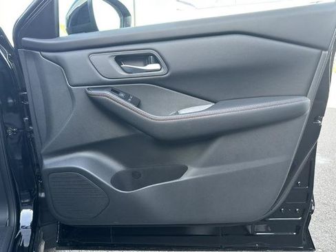 Certified 2025 Nissan Rogue SV AWD/4WD image 23