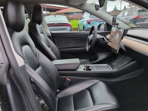 Used 2021 Tesla Model Y Long Range image 31