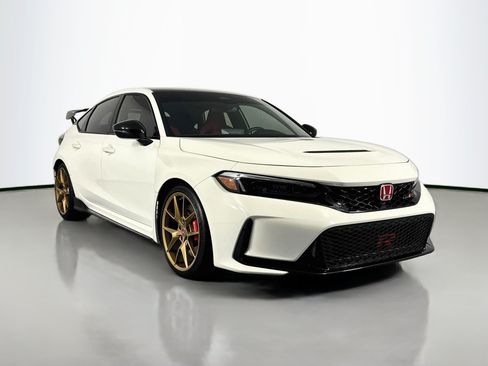 Used 2024 Honda Civic Type R image 3