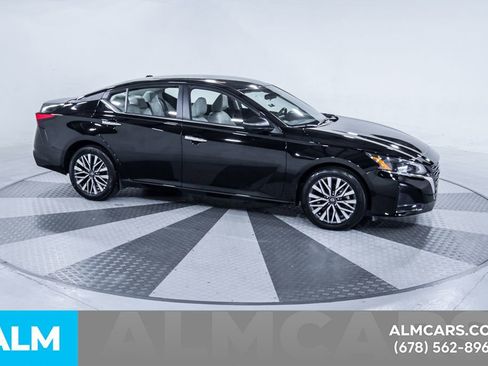 Used 2025 Nissan Altima 2.5 SV image 13