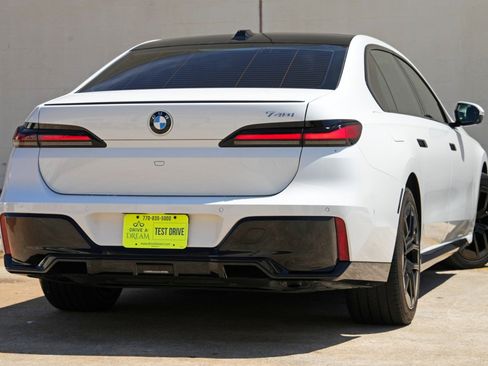 Used 2023 BMW 740i w/ Parking Assistance Package RWD image 5