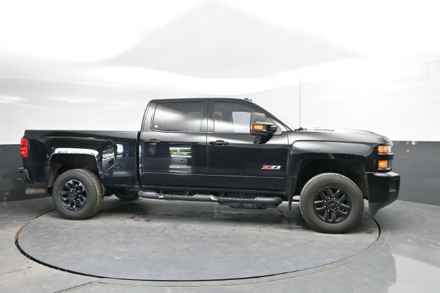 Used 2017 Chevrolet Silverado 2500 LTZ w/ Midnight Edition AWD/4WD image 3