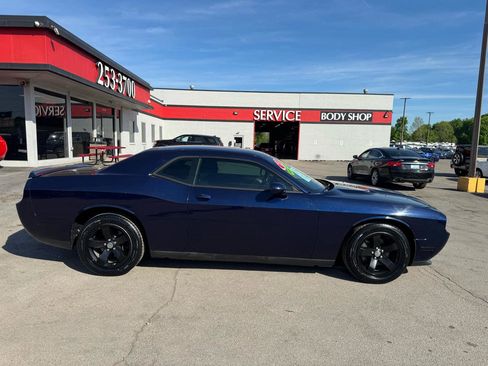 Used 2013 Dodge Challenger SXT image 2