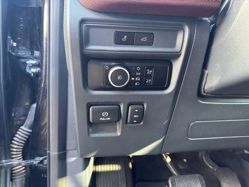 Used 2023 Ford Expedition Max Limited image 9