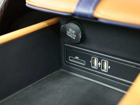 Used 2023 Aston Martin DBS Coupe RWD image 28