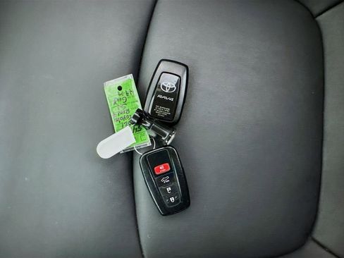 Used 2021 Toyota RAV4 Limited image 33