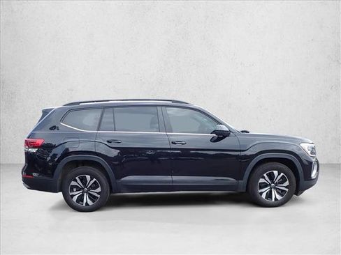 Used 2024 Volkswagen Atlas SE AWD/4WD image 4