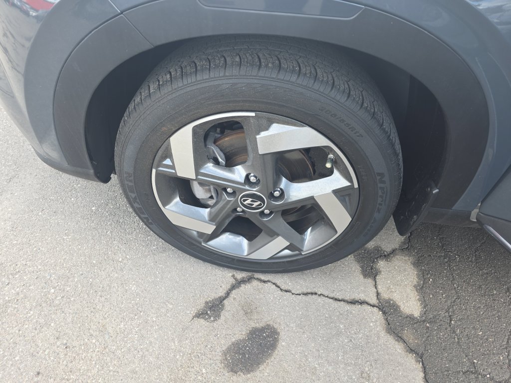 Used 2024 Hyundai Venue Limited FWD image 25