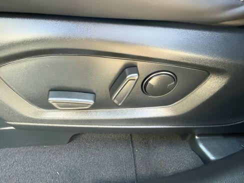 Used 2024 Ford Explorer XLT w/ Equipment Group 202A AWD/4WD image 23