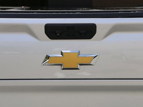 Used 2022 Chevrolet Silverado 1500 LT w/ Safety Package image 5