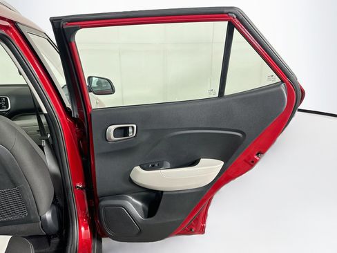 Used 2025 Hyundai Venue SEL FWD image 27