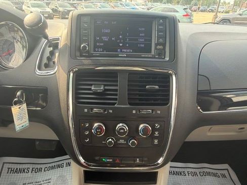Used 2018 Dodge Grand Caravan SXT FWD image 22