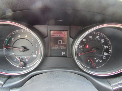 Used 2012 Jeep Grand Cherokee Laredo w/ Laredo E Group image 11