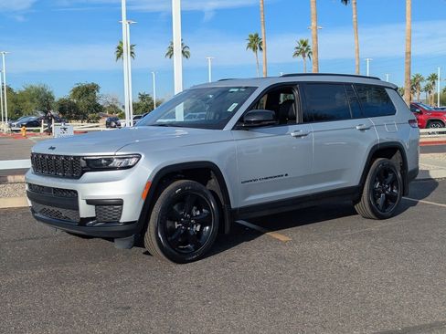 Used 2023 Jeep Grand Cherokee L Altitude image 2