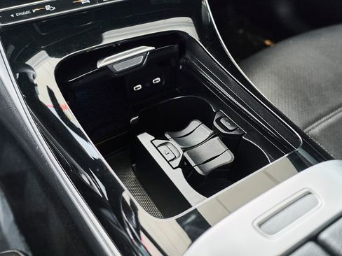 Used 2025 Mercedes-Benz C 300 4MATIC Sedan image 29
