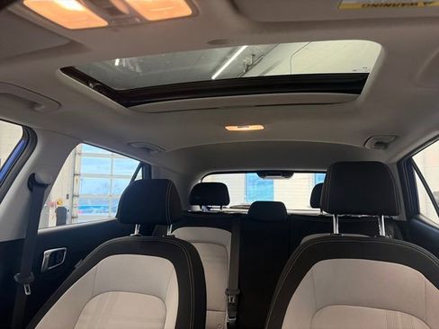 Used 2025 Hyundai Venue SEL image 54