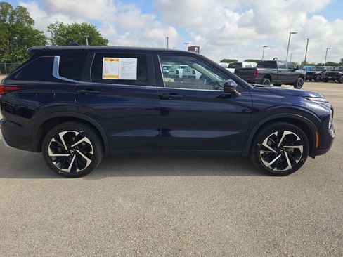 Used 2024 Mitsubishi Outlander SE FWD image 2
