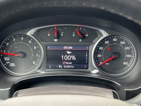 Used 2024 GMC Terrain SLT AWD/4WD image 24