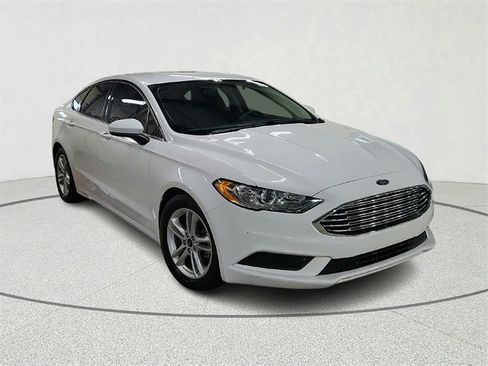 Used 2018 Ford Fusion SE w/ Fusion SE Technology Package image 1