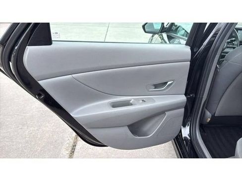 Used 2023 Hyundai Elantra SEL FWD image 17