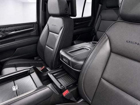 Used 2021 GMC Yukon XL Denali w/ Denali Premium Package AWD/4WD image 19