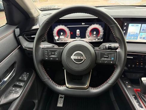 Certified 2025 Nissan Kicks SR FWD image 28